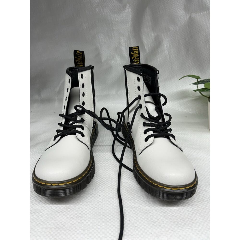 Dr. Martens Boots Womens 2 White Leather 1460 8 Eye Airwair Docs Combat Boots